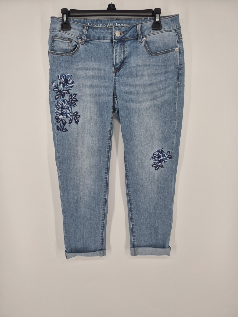 Westport Signature Fit Boyfriend Jean Women's Size 2 Mid Rise Embroidered Denim